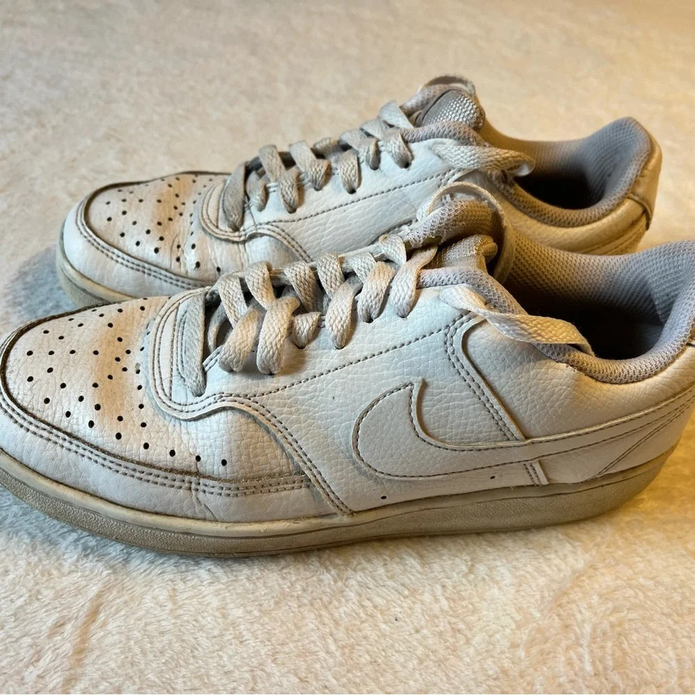 Nike Women's White Low-Top Lace-Up Sneakers